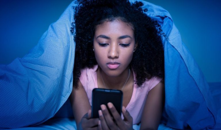 Uncertainty in a Relationship: How It Feels, Why It Happens & 32 Smart Ways to Fix It