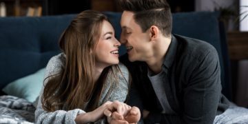 Time Apart in a Relationship: 21 Signs, Reasons & How to Bring It Up