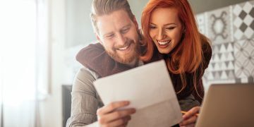 Sharing Expenses in a Relationship: The 7 Golden Must-Follow Rules