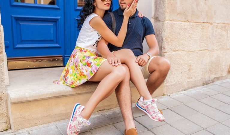 15 Ways Public Displays of Affection Can Strengthen (and Even Save) Your Relationship
