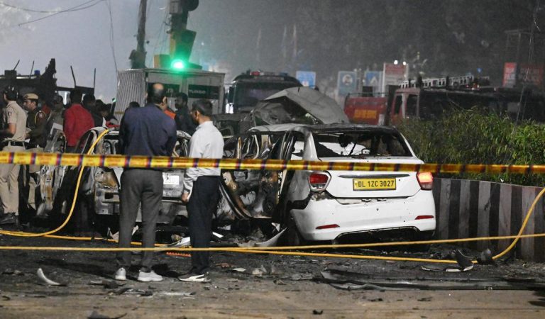 Powerful Bomb Blast Near Red Fort Metro Station in Delhi Kills 8, Injures Several