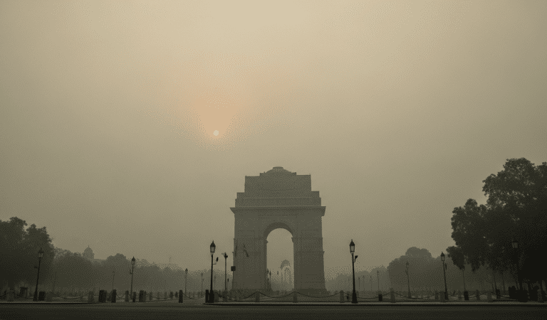Delhi AQI Hits 391 on Dec 28, 2025: Air Pollution Crisis, Smog Hotspots & Safety Tips