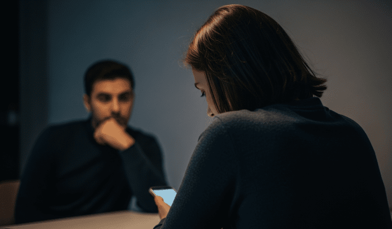 How to Tell If Your Girlfriend Is Lying: 15 Sneaky Signs Every Guy Should Know