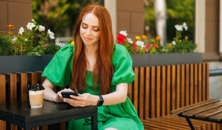 Will She Ever Text You Again? 22 Telling Signs She Wants You Back (or Has Moved On!)