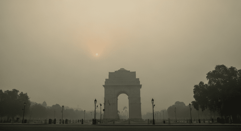 Delhi AQI Hits 391 on Dec 28, 2025: Air Pollution Crisis, Smog Hotspots & Safety Tips News