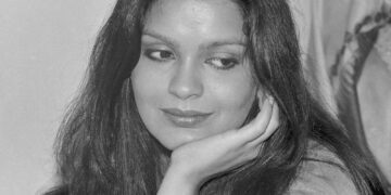 Zeenat Aman Biography: Bollywood’s Trailblazer Who Redefined Women’s Roles Bollywood News